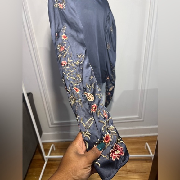 BEAUTIFUL FLOWERS BLOUSE // H&M // size Large 🤍 - Picture 2 of 5